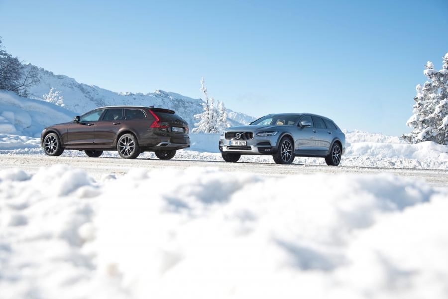  Volvo V90 D5 Cross Country 2016 года  (WW) (фото 11 из 36)